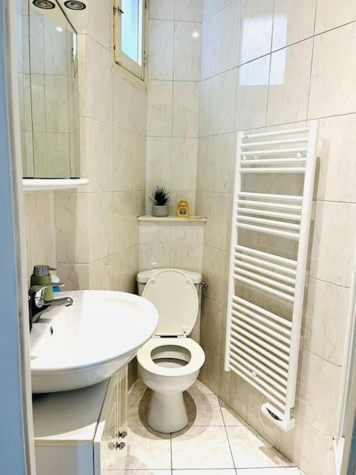Beautiful Apartment With Balcony Париж Екстериор снимка