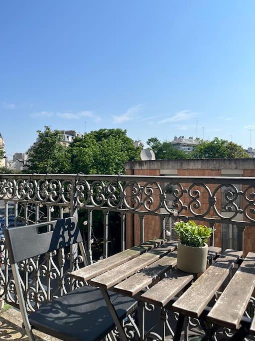 Beautiful Apartment With Balcony Париж Екстериор снимка