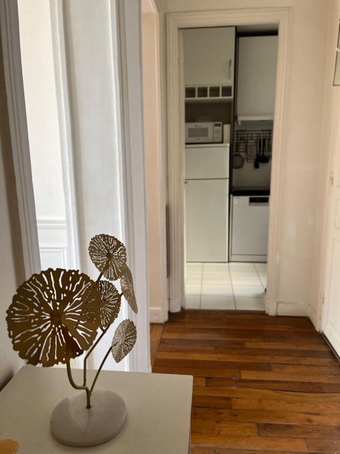 Beautiful Apartment With Balcony Париж Екстериор снимка